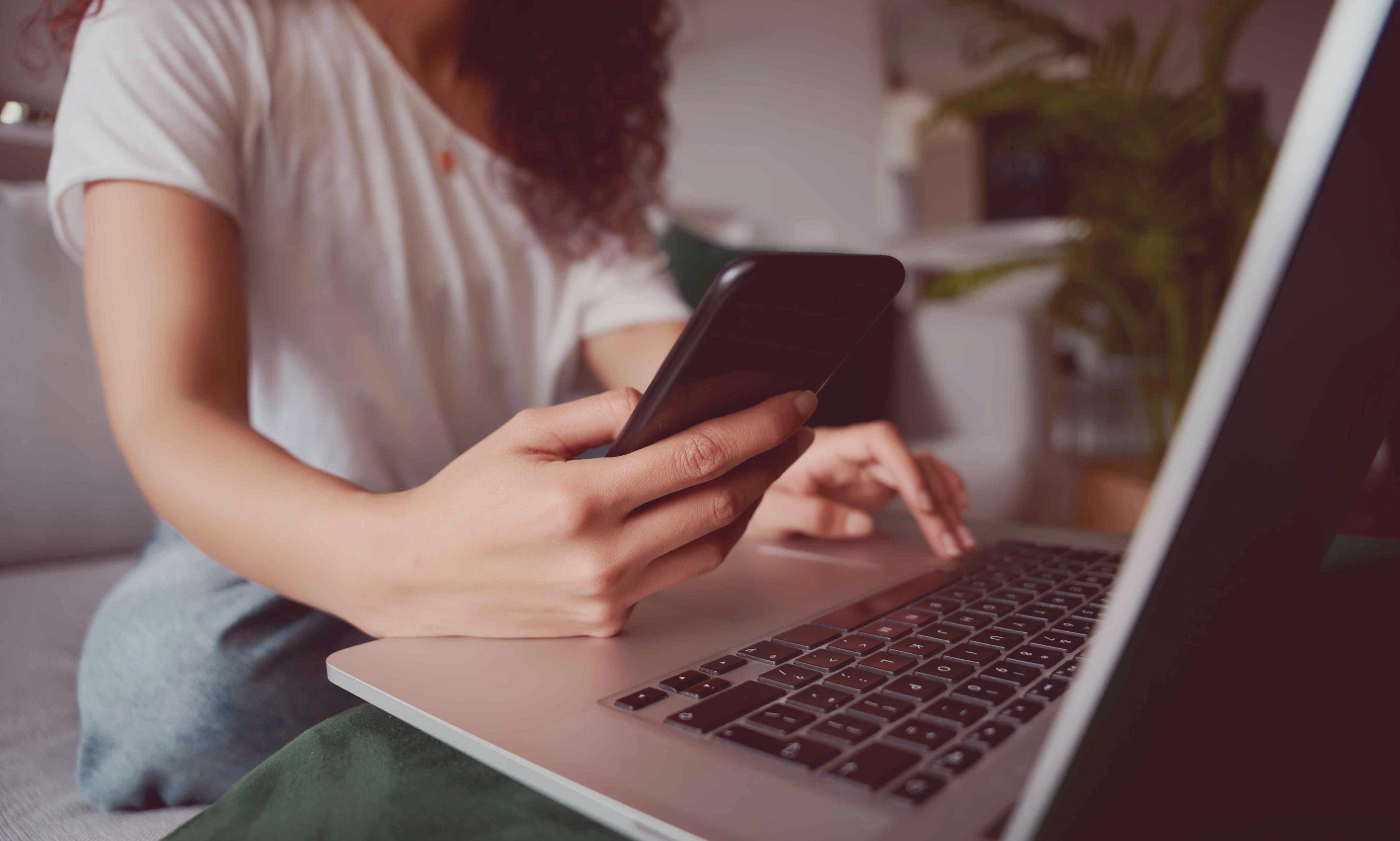 Участница программы за работой